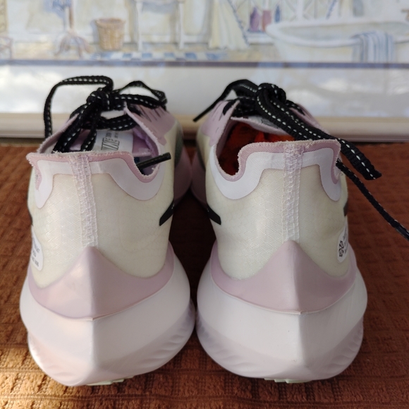 Nike "Zoom Gravity" Pistachio Frost/Lilac Running/Casual Shoes. Size 8. Excel. - Picture 6 of 10